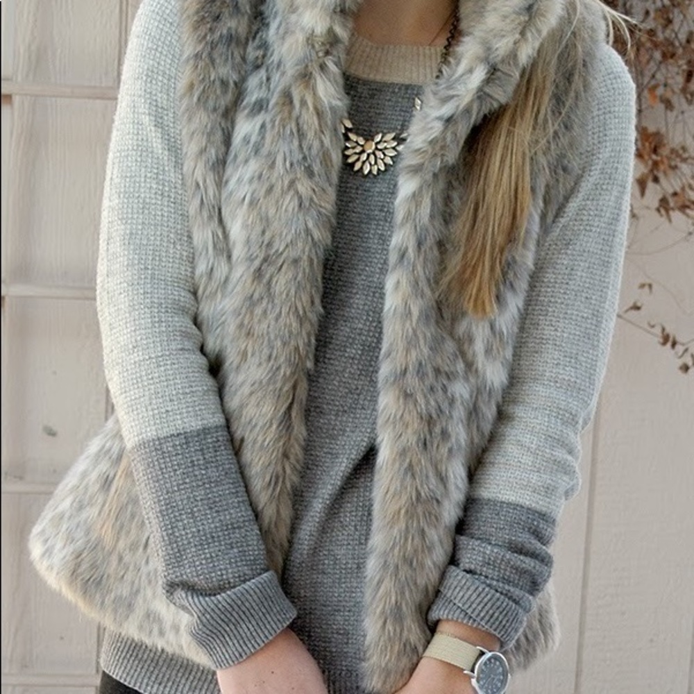 Banana Republic Leopard Print Faux Fur Vest - M